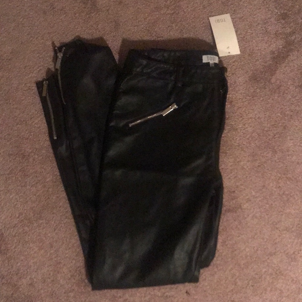 Tobi faux leather leggings